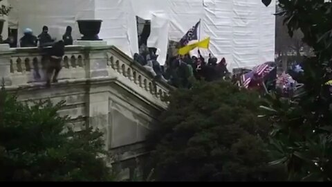 Captiol Police Push man off 30 FT Ledge on Jan 6.