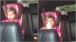 Adorabile bambina canta 'Bohemian Rhapsody' dei Queen