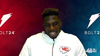 Tyreek Hill challenges Scotty Miller to halftime footrace