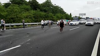 In Cina si può pescare in autostrada