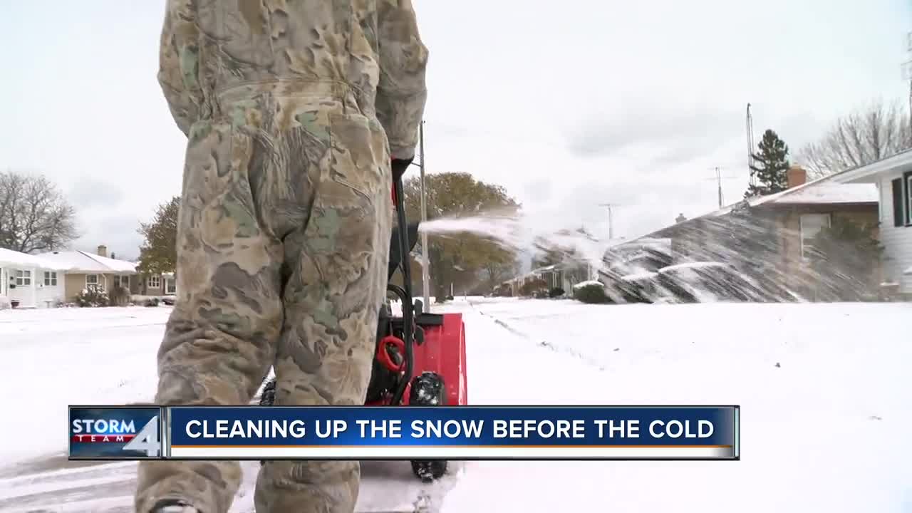 Cleaning the snow before the cold