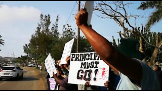 SOUTH AFRICA - Durban - Daleview Secondary school parents protest (Videos) (egF)