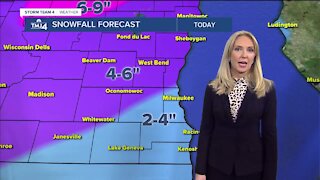 Heavy snow moves into SE Wisconsin, showers continue into the night