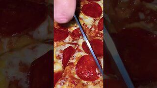 Pizza slices crinkle crinkle ASMR