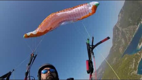 Panic in the air: man loses control of paraglider and falls into the sea