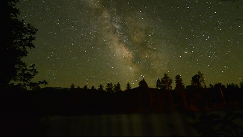 Jaw-Dropping Milky Way Timelapse Is Something To Behold