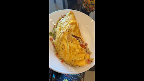 Fresh content Tuesday. Omelette by Hubs 🤤