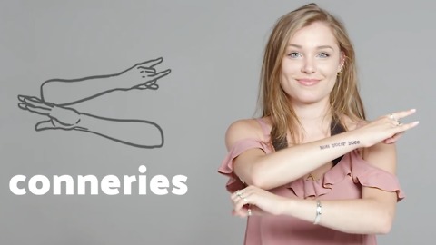 Des personnes sourdes montrent comment sacrer dans la langue des signes