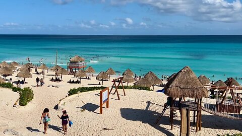 Praia pública em Cancún, Playa Delfines | Uma praia linda!