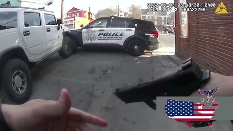 Smash the US police car trying to escape the criminal and shoot