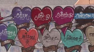 Vegas Strong street mural honors 1 October victims