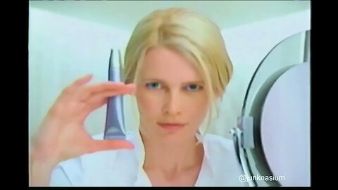 L'oreal Wrinkle Cream Commercial (2007) Claudia Schiffer