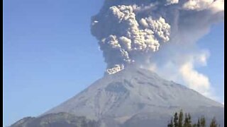Le Popocatepetl mexicain entre en éruption