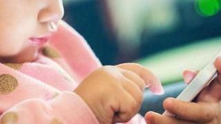 Toddlers Who Use Touchscreens Sleep Less