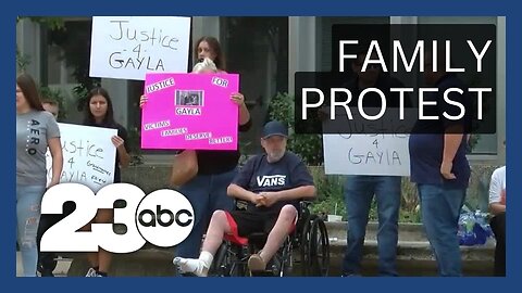 Family of DUI crash victim protests outside courthouse