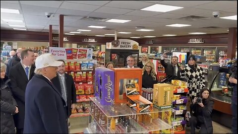 TRUMP❤️🇺🇸🥇STOPS AT CASEY’S GENERAL STORE FOR PIZZAS💙🇺🇸🏪🍕⭐️