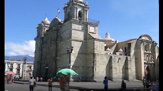 Oaxaca Main Cathedral, Zocalo, LIVE MUSIC!