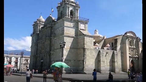 Oaxaca Main Cathedral, Zocalo, LIVE MUSIC!