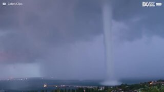Time-lapse di uno spaventoso tornado in Crimea