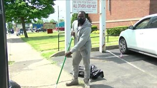 High school senior cleans Bailey Avenue in Buffalo for about 10 hours, starting at 2 a.m.