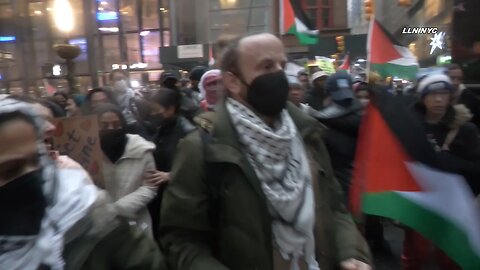 Pro Palestine protesters block Entrance of World Trade centre.