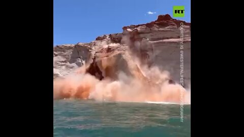 Massive Cliff breaks off into Lake Powell🔥🔥