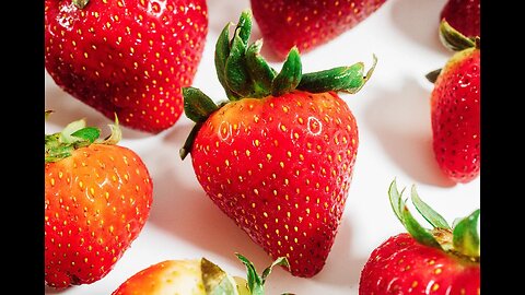 Who lives inside 99% of strawberry berries — You won't eat another strawberry after seeing this!