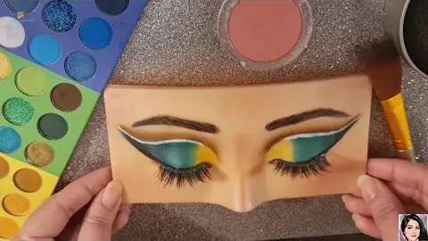 3D Glitter Eyeshadow Mixing