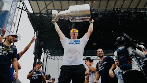 La coupe Stanley a été endommagée à Tampa Bay et elle doit se rendre à Montréal