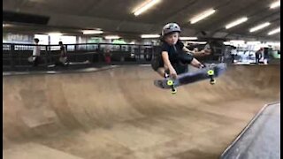 À 10 ans, c'est un expert du skate