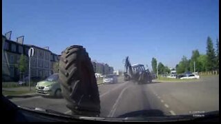 Tractor loses wheel on road in Russia