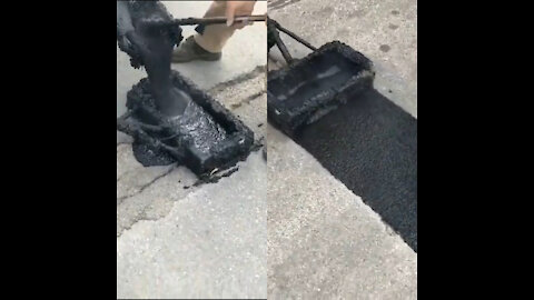 This is how to fix a damaged asphalt road