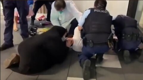 Australian Tyranny : Police Give Man A Heart Attack After Arresting Him For Not Wearing A Mask