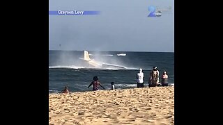 Plane crashes on the beach in Ocean City