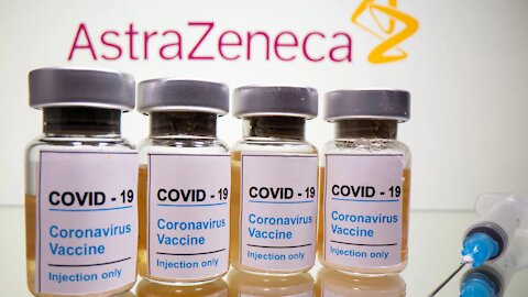 Le Dr. Louis Fouché discute avec 4 spécialistes du vaccin AstraZeneca