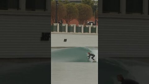 Skimboarding a Wavepool