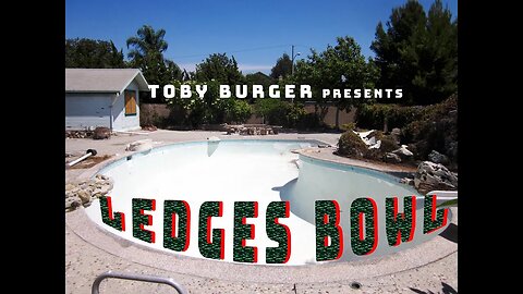 SOLO ABANDONED POOL SKATING #tobyburger #poolskateboarding #poolskating #backyardpool #bowlskating