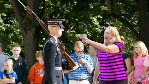 Why You Never Mess With A Guard Of The Tomb Of The Unknown Soldier... (BIG MISTAKE)