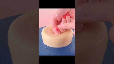 Using Fine Art Techniques on a Hyperrealistic Cake