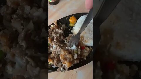 FIRST TIME Trying SISIG | ❤️🇵🇭