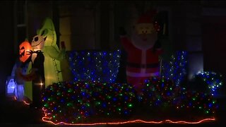 Las Vegas neighborhood puts up lights to spread joy amid Coronavirus crisis