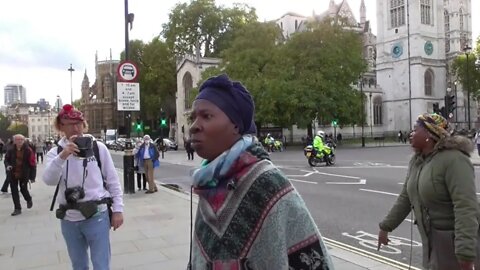 TELL LUCIFER TO COME OUT TWO WOMEN SCORN THE POLICE OUT SIDE PARLIAMENT #MEDICALFREEDOM