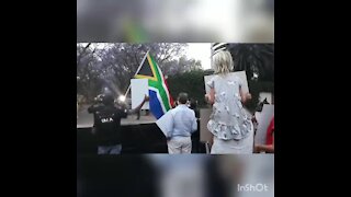 SOUTH AFRICA - Johannesburg - Picket at Gupta compound (video) (s2e)