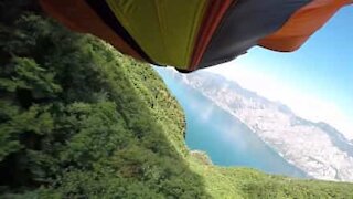 Incredibile punto di vista da una base jumper