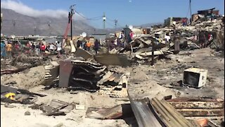 SOUTH AFRICA - Cape Town - Vrygrond informal settlement fire aftermath (NWU)