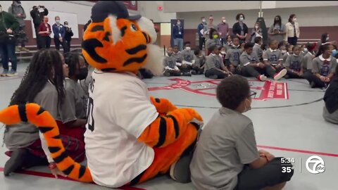 Tigers' caravan visits Detroit Public School's Edison Academy