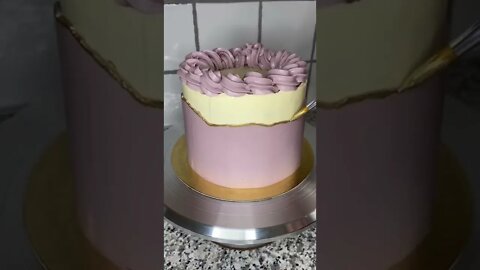 Purple cake 💜 #layercake #chocolatecake #cakedecorator #caketok #baketok #smbc #cakedesign