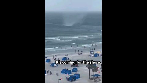 Footage capture waterspout ripping through crowded beach ⛱️