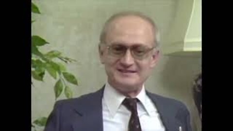 KGB Defector Yuri Bezmenov on Soviet cultural subversion - subtitles in Danish and English