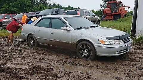 Wet & Muddy Ohio Farmstead Auction